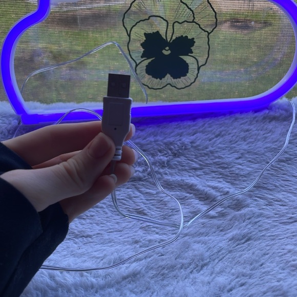 This adorable cloud LED decoration would probably look amazing in your room! - Picture 10 of 10